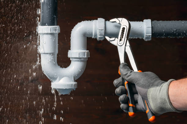 Professional Emergency Plumber technician working in Orangeville, OH